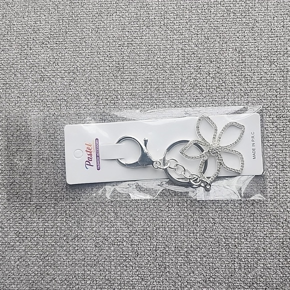 Accessories - NWT Silver Flower Keychain/Bag Charm